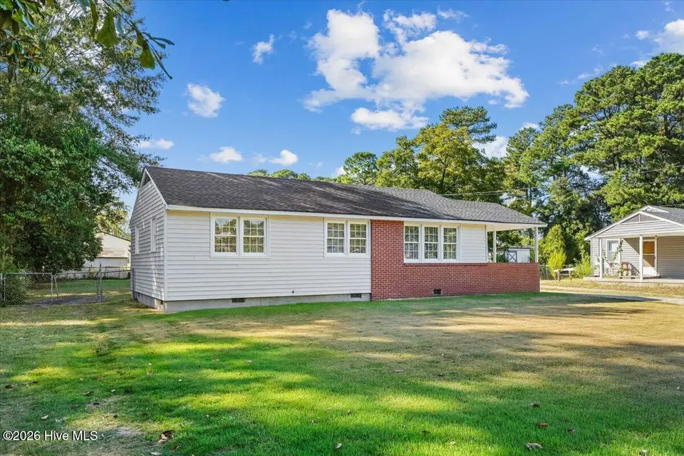 1305 N Robin Street, Goldsboro, NC 27534 – photo 1 of 33: 1000000499