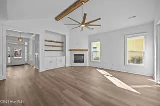 498 Genoes Point Road SW, Supply, NC 28462 – photo 8: Lange living room w fireplace
