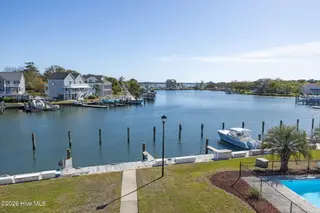 118 Lake Avenue 303, Morehead City, NC 28557 – photo 9: 66-web-or-mls-1S3A7541