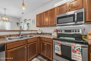 175 Moonstone Court, Jacksonville, NC 28546 – photo 16: Kitchen w SS