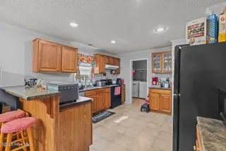 222 Busch Drive, Richlands, NC 28574 — 3-bedroom manufactured home in Jenkins Creek, Richlands, NC, photo 13 of 38