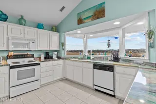 758 Ocean Boulevard W, Holden Beach, NC 28462 – photo 18: 19-web-or-mls-BTS09547