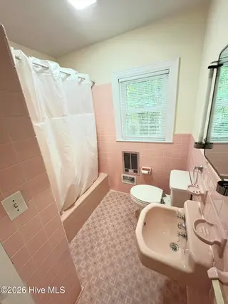 802 Forest Hill Circle, Greenville, NC 27858 – photo 20: Bathroom 2 3