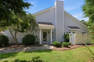 100 Jasmine Court, Morehead City, NC 28557 – photo 6: 5-web-or-mls-100 Jasmine Ct 005