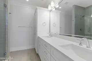 805 Mulberry Street 109, Beaufort, NC 28516 – photo 7: Primary Bath