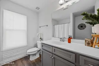905 Walnut Street, Wilmington, NC 28401 – photo 23: 25_bathroom