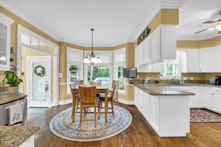2313 New Orleans Place, Wilmington, NC 28403 — 4-bedroom home in Bradley Creek East, Wilmington, NC, photo 8 of 43: Breakfast area