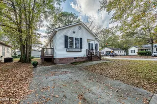 131 Cox Avenue, Jacksonville, NC 28540 — 3-bedroom home in Sabiston Height, Jacksonville, NC, photo 3 of 37: Front side