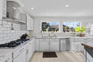 2610 Oleander Drive, Wilmington, NC 28403 – photo 15: 21_kitchen