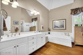 2313 New Orleans Place, Wilmington, NC 28403 — 4-bedroom home in Bradley Creek East, Wilmington, NC, photo 18 of 43: Main Bath