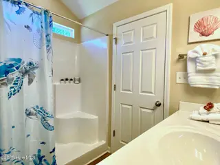 11 Court 11 Northwest Drive NW, Carolina Shores, NC 28467 — 3-bedroom home in Carolina Shores, Carolina Shores, NC, photo 18 of 28: 20-Master Bath