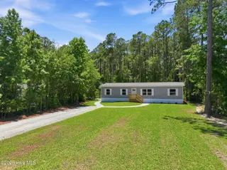 317 N Red Maple Court, Swansboro, NC 28584 – photo 4: 3-web-or-mls-317 N Red Maple Ct 003