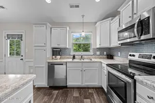 434 Mccall Drive, Jacksonville, NC 28540 – photo 13: 32-web-or-mls-_RAD0315