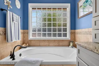 125 Lighthouse Drive, Carolina Beach, NC 28428 – photo 7: Primary Soaking Tub