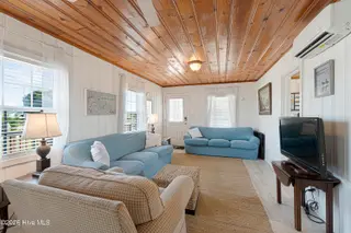312 E Bogue Boulevard, Atlantic Beach, NC 28512 – photo 8: Open living space