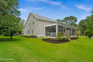 201 S Grist Mill Road, Hampstead, NC 28443 — 4-bedroom home in Pelican Reef, Hampstead, NC, photo 5 of 54: 102-DSC04415