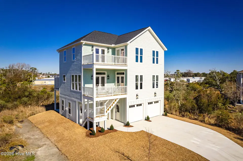 919 Calamanda Court, Morehead City, NC 28557 – photo 1 of 47: 919 Calamanda Court