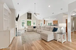 412 Waverly Court, Newport, NC 28570 – photo 6: Living room