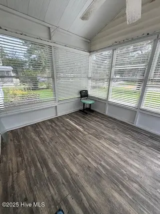 1554 Gate 2 SW, Ocean Isle Beach, NC 28469 — 3-bedroom manufactured home in Seaside North, Ocean Isle Beach, NC, photo 17 of 17: sunroom