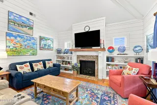 109 Broad Street, Beaufort, NC 28516 – photo 8: Cozy fireplace