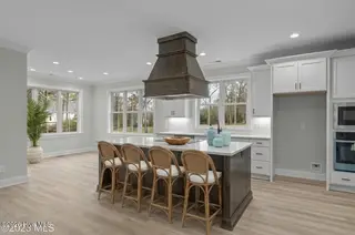 112 Indian Trail, Beaufort, NC 28516 – photo 11: Breezy_Coastal_Manor_Style