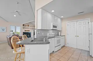 103 N Permuda Wynd Drive, North Topsail Beach, NC 28460 – photo 16: Kitchen