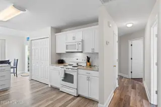 103 NE 5th Street, Oak Island, NC 28465 – photo 12: 18-web-or-mls-CAMMediaLLC.com (18 of 40)