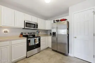 413 Commerce Avenue C, Morehead City, NC 28557 – photo 14: Kitchen with walkin closet