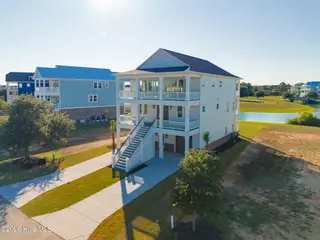 742 Cannonsgate Drive, Newport, NC 28570 – photo 4: 1-web-or-mls-chadwick-visuals-742-cannon