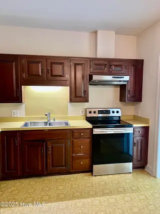 21 Village In The Woods Circle, Southern Pines, NC 28387 – photo 14: kitchen 2