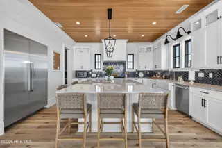 1423 N Shore Drive, Surf City, NC 28445 – photo 18: 1423NShoreDriveInteriors-48