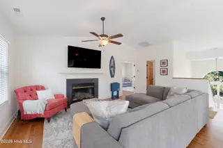106 Wyndward Court, Emerald Isle, NC 28594 – photo 6: Open living space