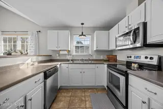 2420 King Richard Court H, Greenville, NC 27858 – photo 6: C4