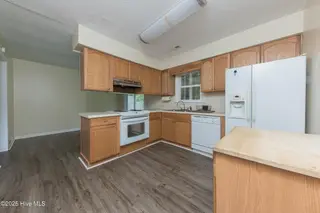 512 Walnut Drive, Jacksonville, NC 28540 – photo 20: 18KITCHEN