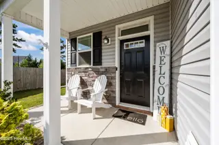 607 Coral Reef Court, Sneads Ferry, NC 28460 — 5-bedroom home in Bridgeport, Sneads Ferry, NC, photo 5 of 65: 9-print-07