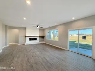 1061 Staysail Drive, Elizabeth City, NC 27909 – photo 12: Living Room