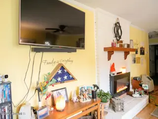 4212 West Prince Road, Farmville, NC 27828 – photo 14: Living Room