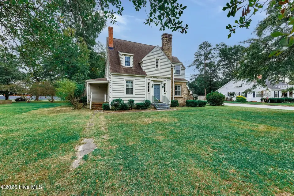221 W Main Street, Wallace, NC 28466 — 4-bedroom home, Wallace, NC, photo 1 of 26