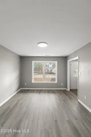 111 Summercreek Drive, Jacksonville, NC 28546 — 4-bedroom home in Bay Meadows, Jacksonville, NC, photo 6 of 32