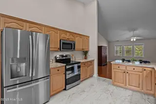 303 Deerfield Drive, New Bern, NC 28562 — 3-bedroom home in Deerfield, New Bern, NC, photo 3 of 53: 303 Deerfield Drive
