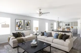 611 S Squires Run Lane, Richlands, NC 28574 – photo 16: Living Room