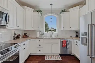 8309 Oak Abbey Trail NE, Leland, NC 28451 — 3-bedroom home in Compass Pointe, Leland, NC, photo 10 of 66: Kitchen