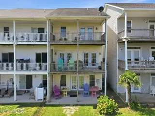 1800 Bay Street 206, Morehead City, NC 28557 – photo 7: 45-web-or-mls-1800-Bay-St-206 - 008_edit