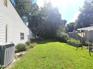 1014a Kings Way, New Bern, NC 28562 – photo 22: Side yard 2