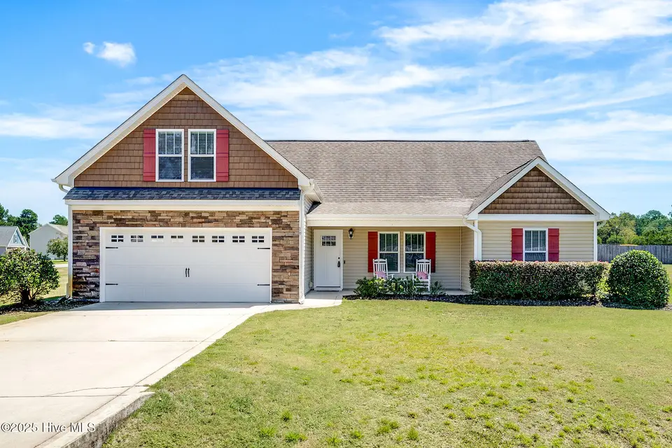 19 Darel Street, Rocky Point, NC 28457 – photo 1 of 33: Front