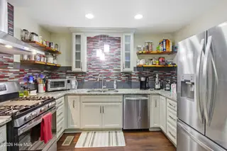 701 Plantation Drive, New Bern, NC 28562 – photo 5: 701 Plantation Drive