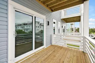 305 Birmingham Avenue 2, Carolina Beach, NC 28428 — 4-bedroom townhome, Carolina Beach, NC, photo 17 of 27: 215SpartanburgAvenueUnit1-18