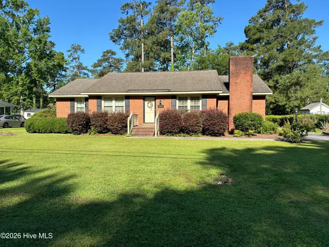 415 S Mcneil Street, Burgaw, NC 28425
