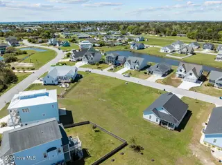 1302 L17 Fathom Way, Morehead City, NC 28557 – photo 8: T V 4 shows away from water