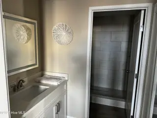 812 Shepard Street, Morehead City, NC 28557 – photo 4: Bathroom